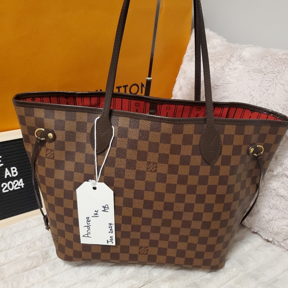 Louis Vuitton Neverfull MM in Cherry Interior - Picture 16 of 16